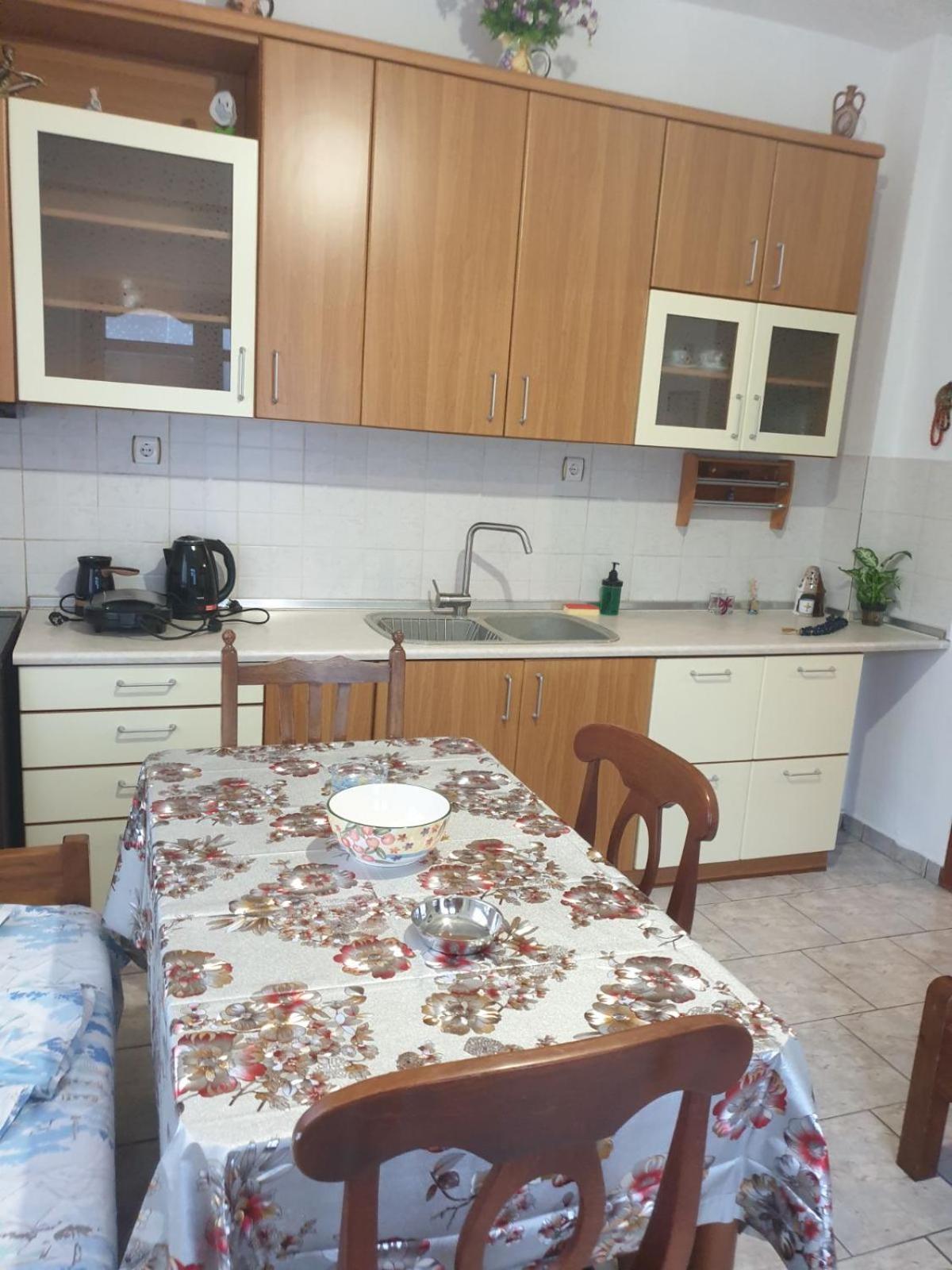 Aliki Apartment *